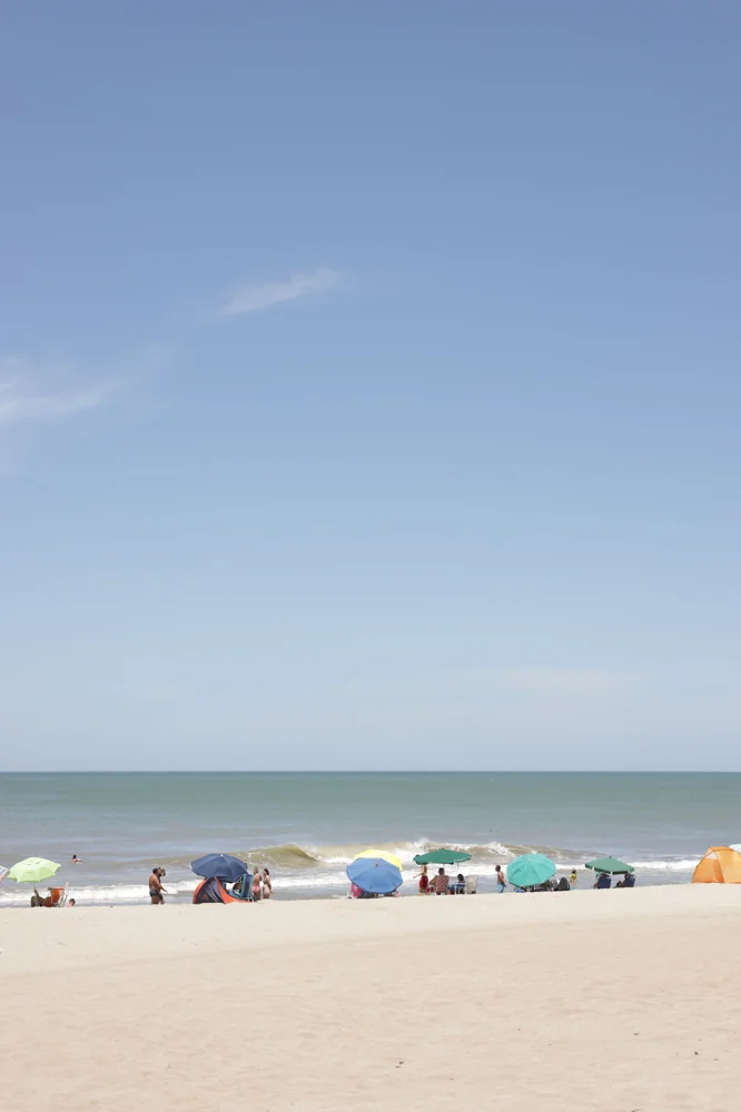 Sombrillas junto al mar